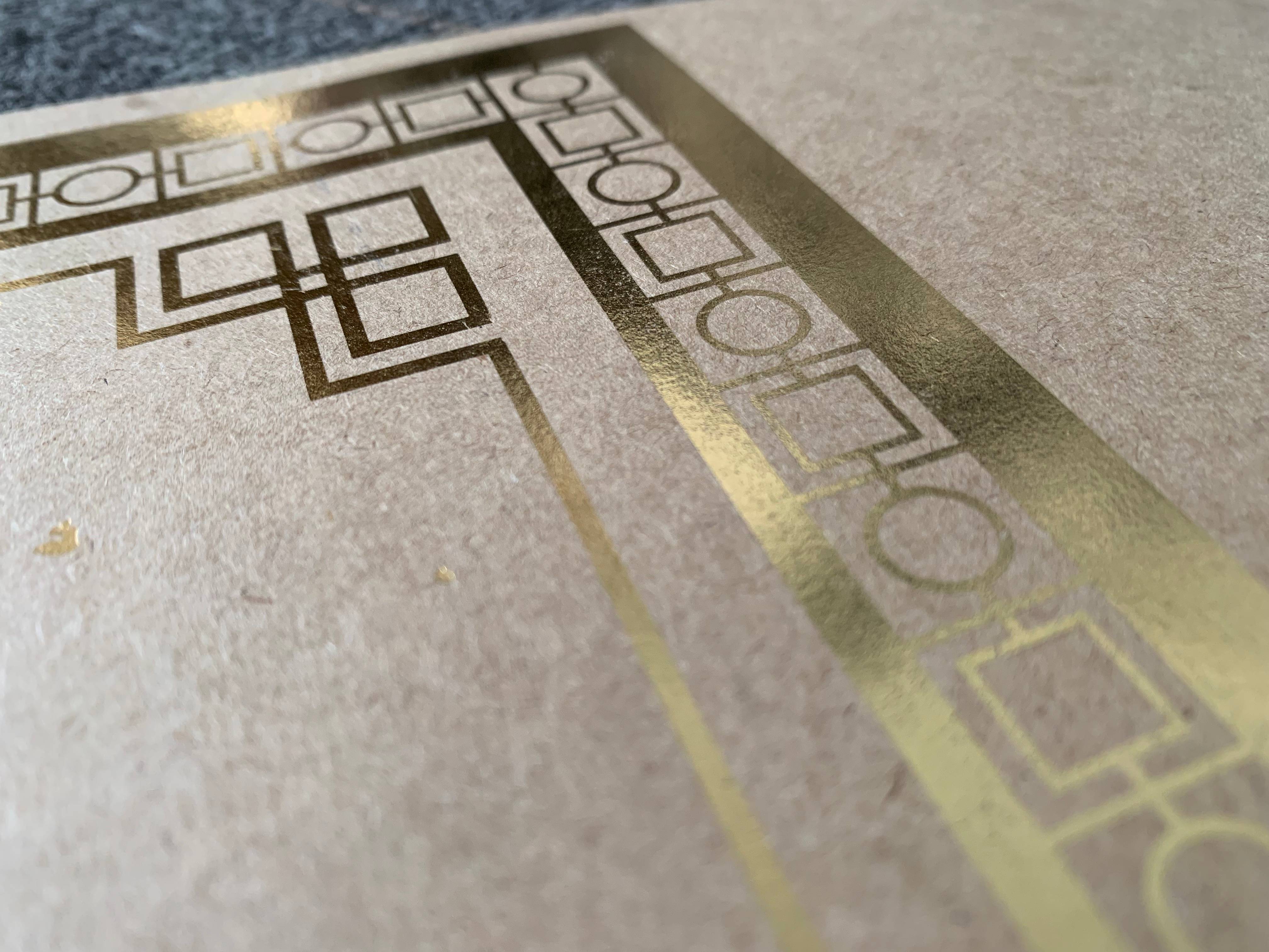 上海包裝印刷廠解析：包裝盒糊盒工藝全指南及定制優(yōu)勢